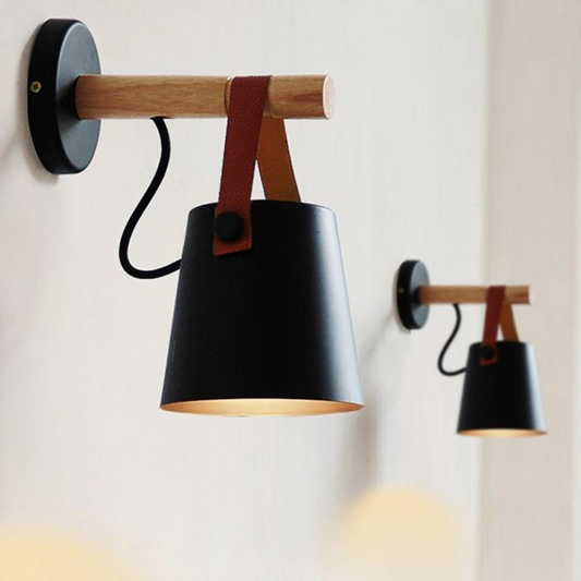 Skandinavische schwarze Wandlampe mit Holz – moderne Minimalistische Wandbeleuchtung