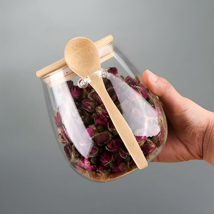 Vorratsglas mit Holzdeckel und Löffel