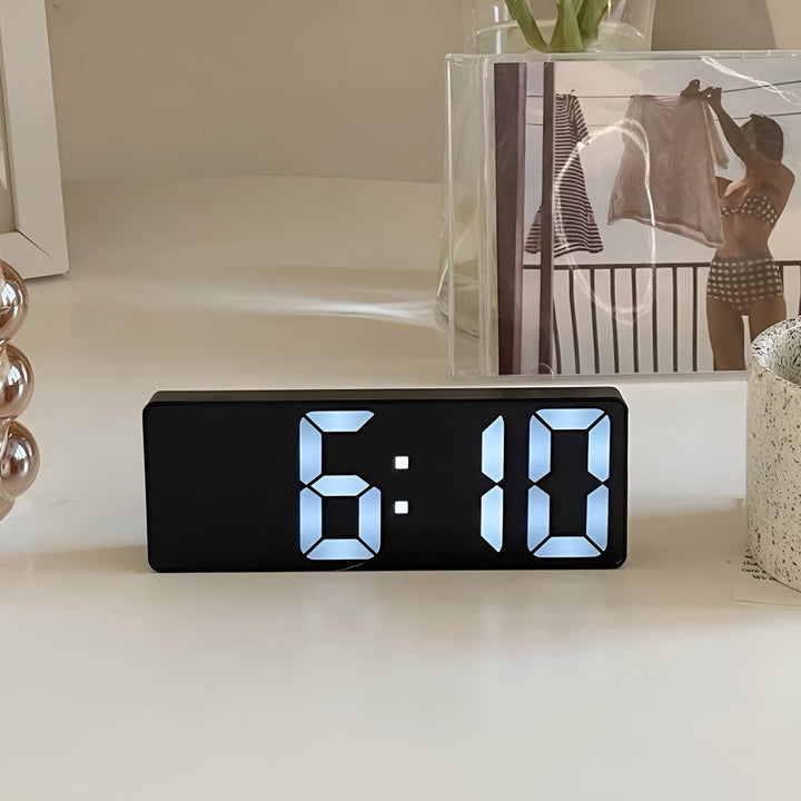 Digitaler LED-Wecker mit Spiegelfront