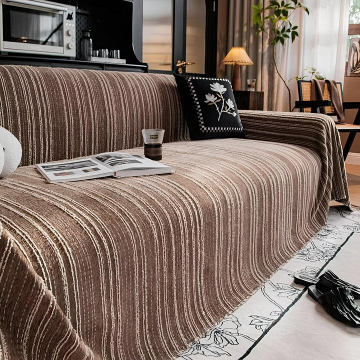 Chenille-Sofawurf mit feinen Streifen