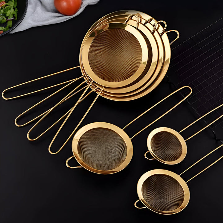 Feinsieb aus Eisen mit goldener Oberfläche