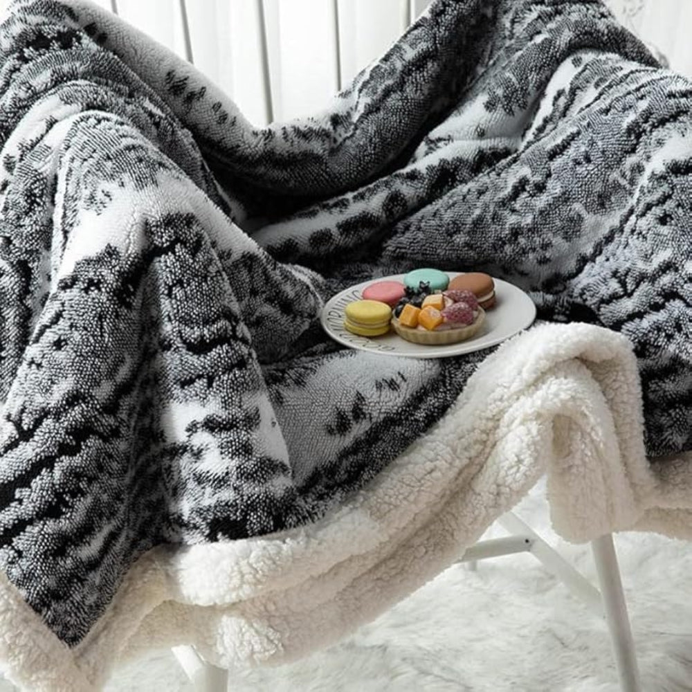 Samt-Jacquard-Sherpa-Decke