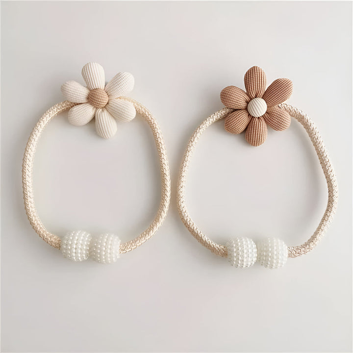Raffhalter mit bestickter Blume und Perle