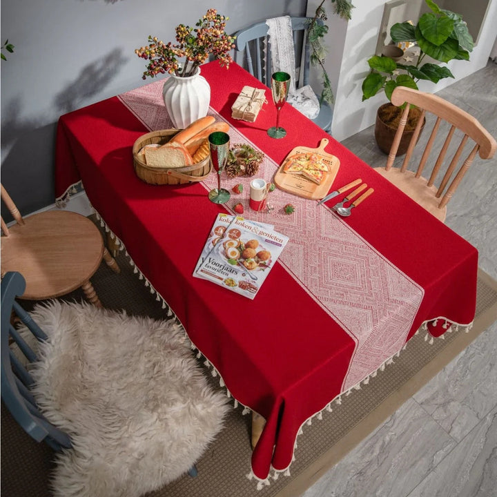 Jacquard-Tischdecke mit geometrischem Muster und Quasten