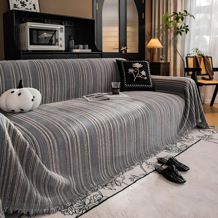 Chenille-Sofawurf mit feinen Streifen
