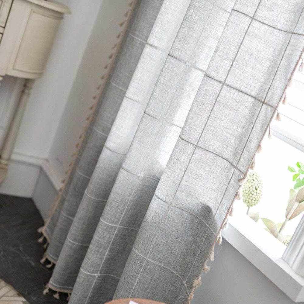 Karierter Vorhang aus Baumwollmischgewebe mit Quasten