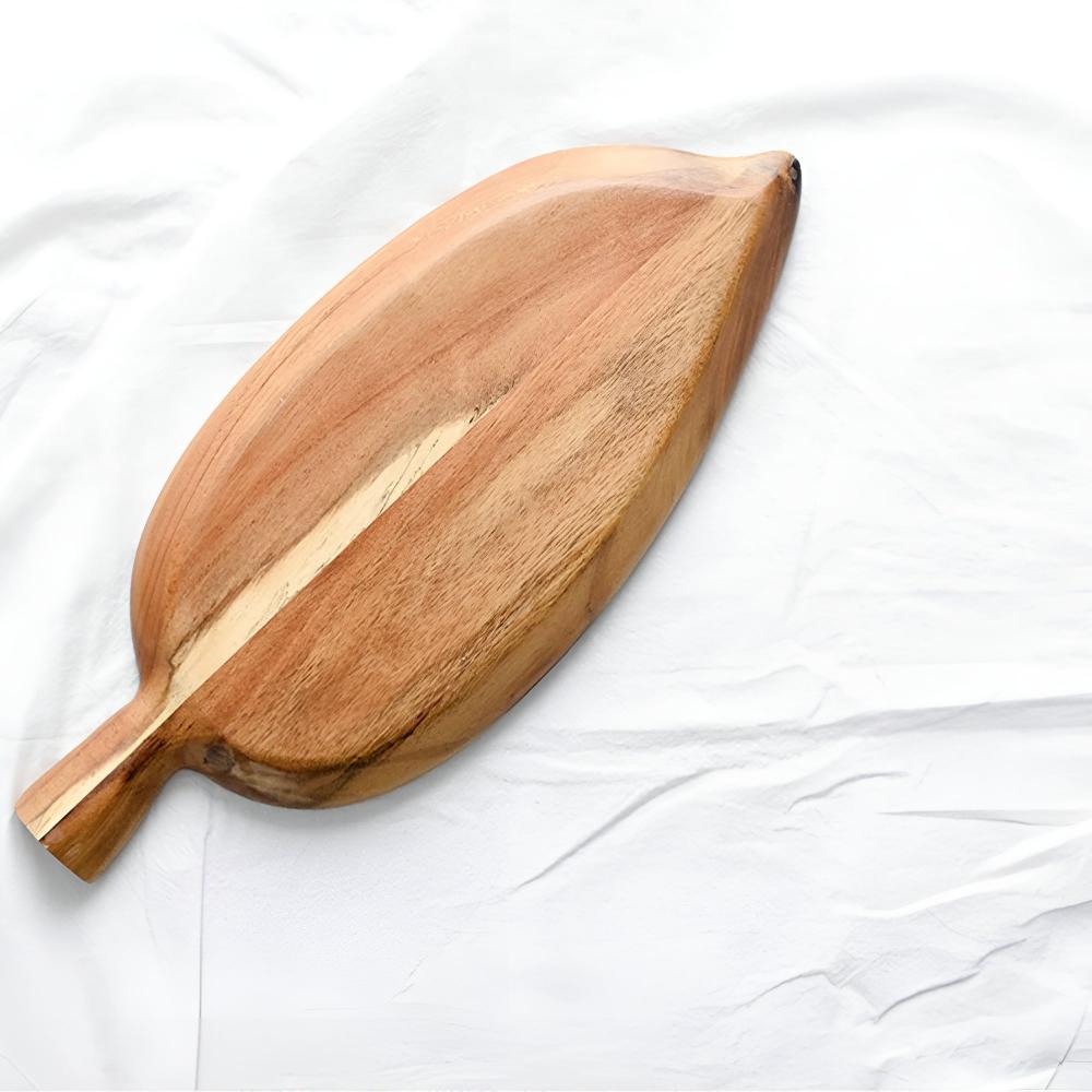 Serviertablett aus Holz in Blattform