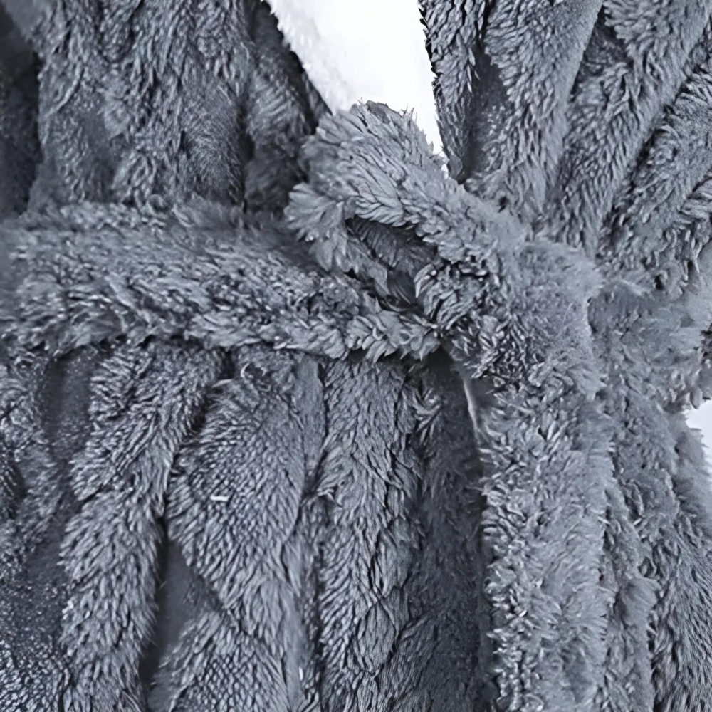 Langer Bademantel mit Kapuze aus Plüsch
