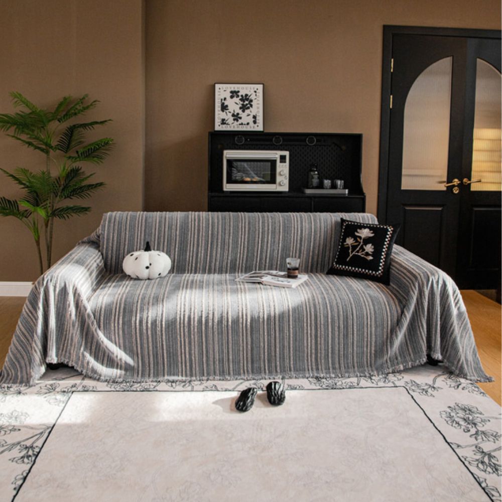 Chenille-Sofawurf mit feinen Streifen