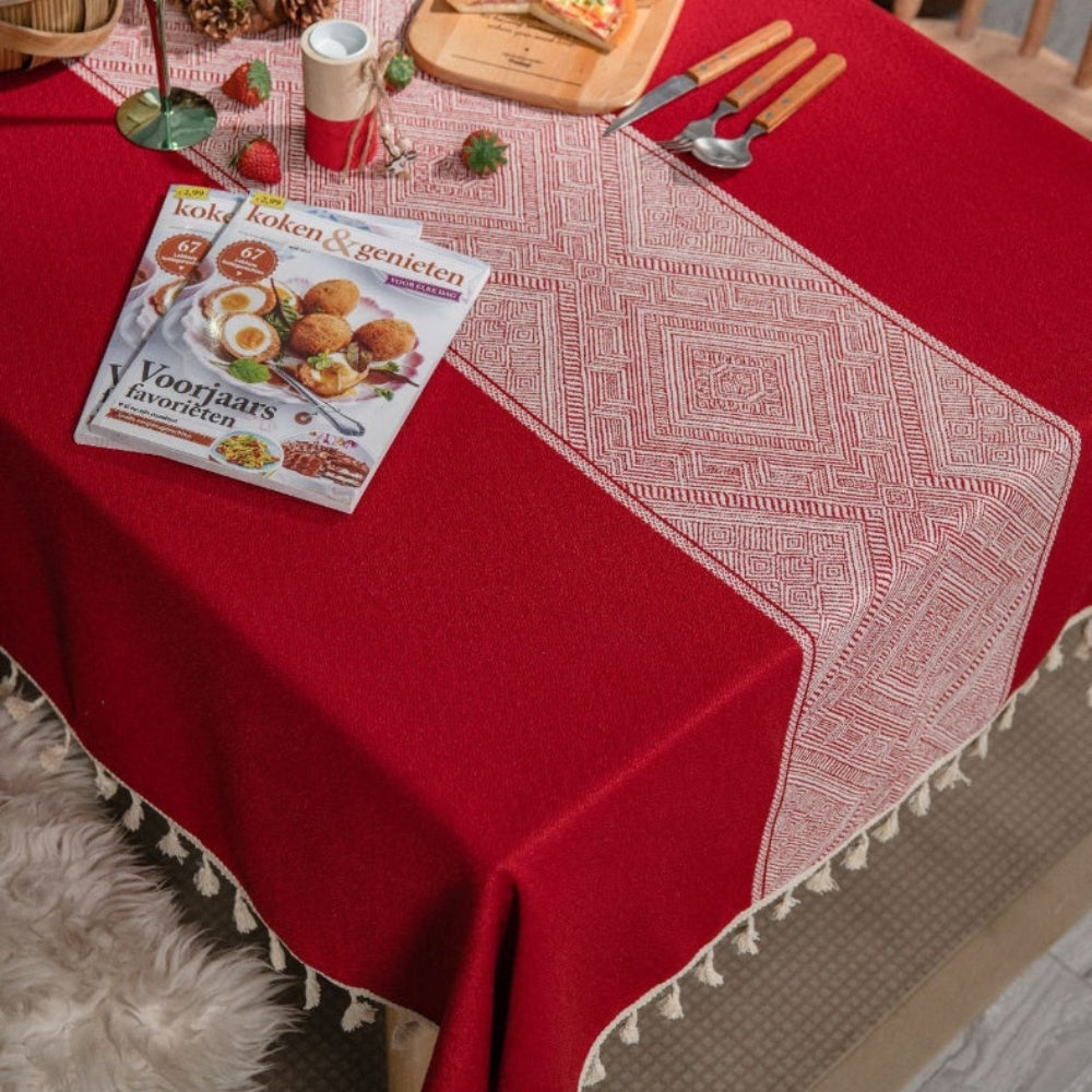 Jacquard-Tischdecke mit geometrischem Muster und Quasten
