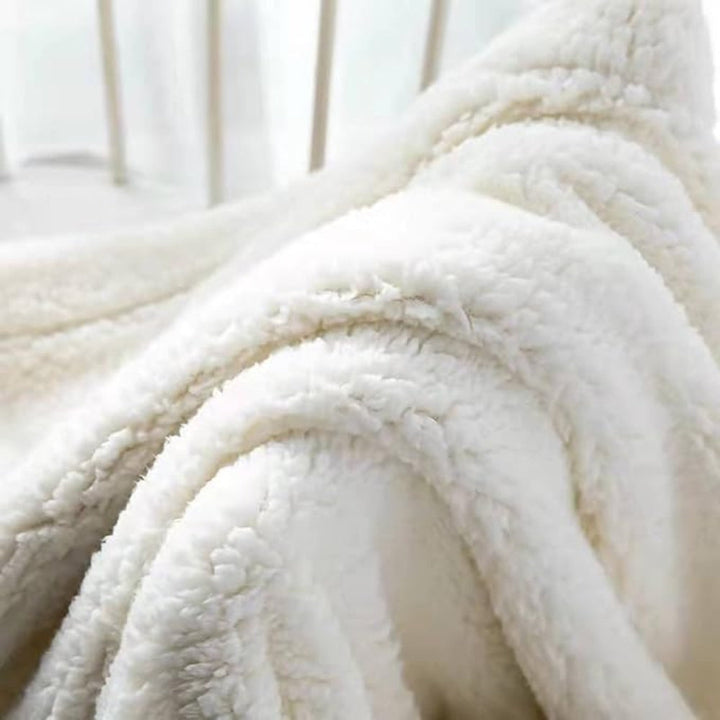 Samt-Jacquard-Sherpa-Decke