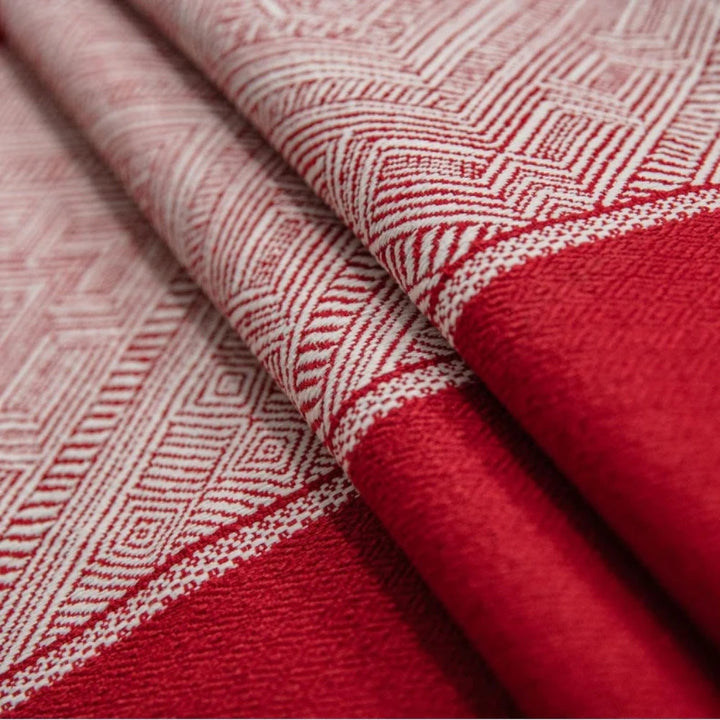 Jacquard-Tischdecke mit geometrischem Muster und Quasten