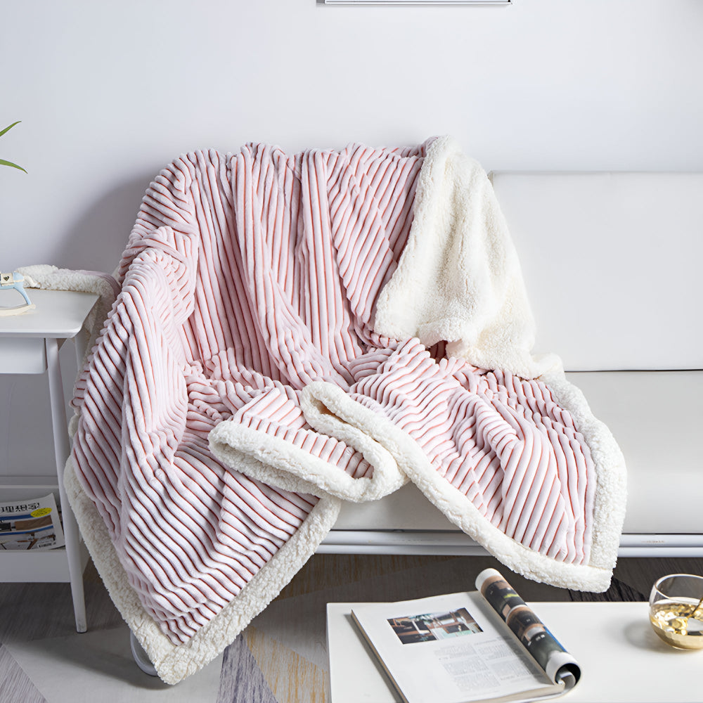 Sherpa-Kuscheldecke mit strukturierten Streifen