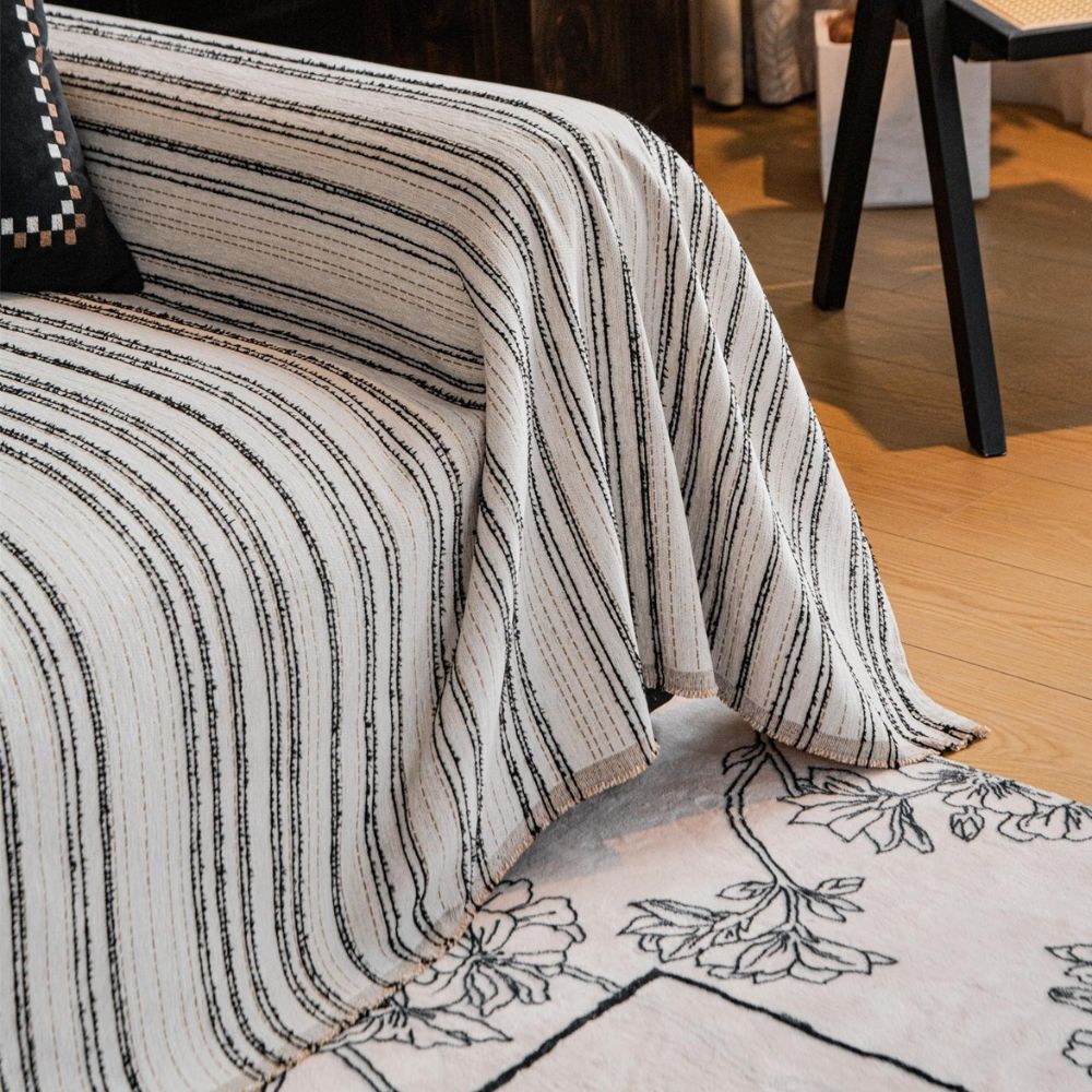 Chenille-Sofawurf mit feinen Streifen