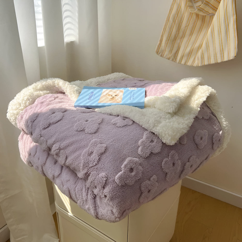 Decke mit Wolken- und Blumenmuster