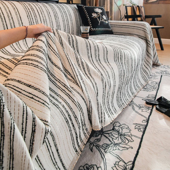 Chenille-Sofawurf mit feinen Streifen