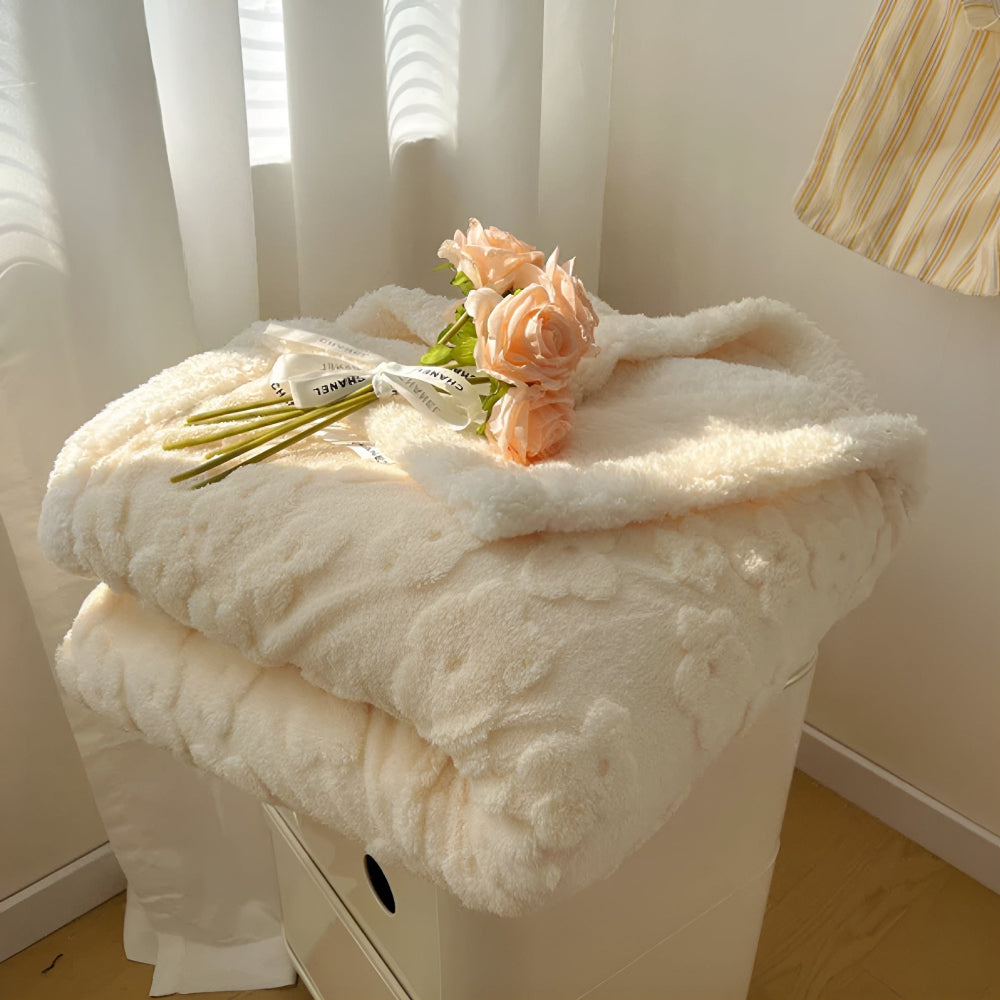 Decke mit Wolken- und Blumenmuster