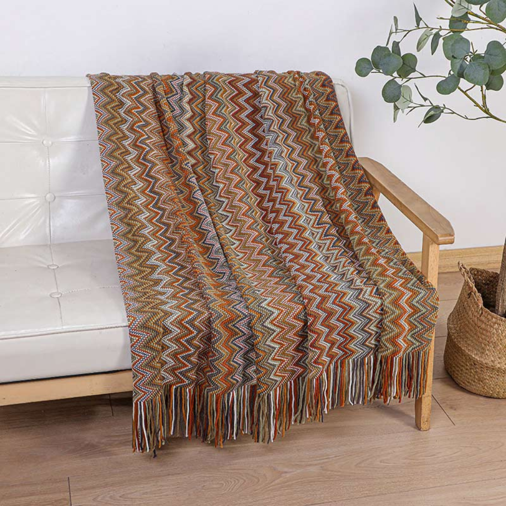 Farbige Zickzack-Strickdecke mit Quasten