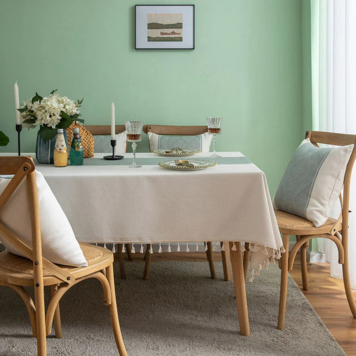 Jacquard-Tischdecke mit geometrischem Muster und Quasten