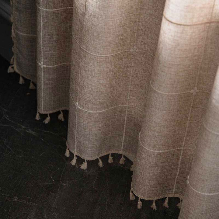 Karierter Vorhang aus Baumwollmischgewebe mit Quasten
