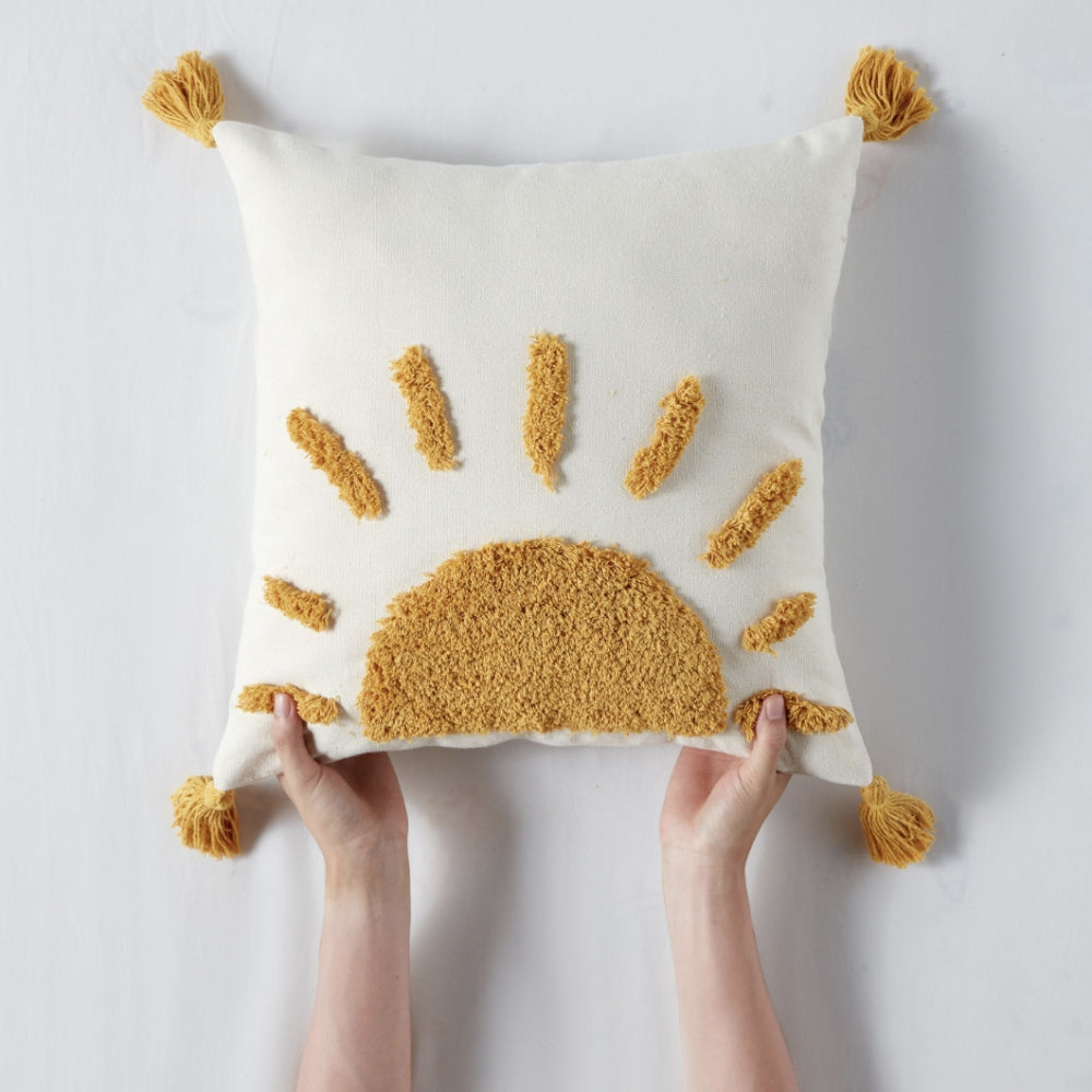 Boho-Kissenbezug mit getuftetem Sonnenmotiv