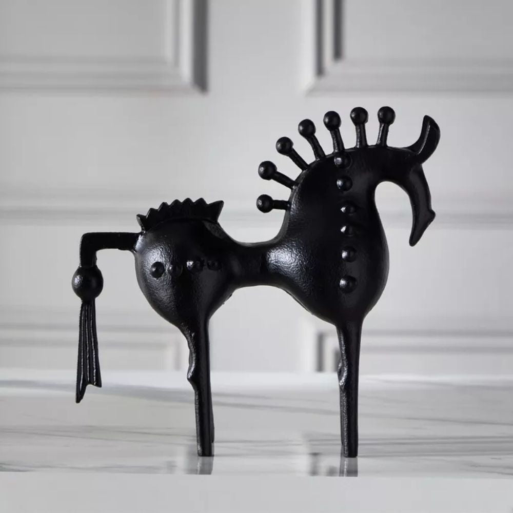 Pferdeskulptur aus schwarzem Metall
