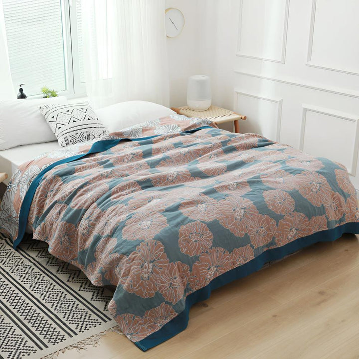 Gesteppte Tagesdecke aus Baumwollmusselin mit Blumenmuster