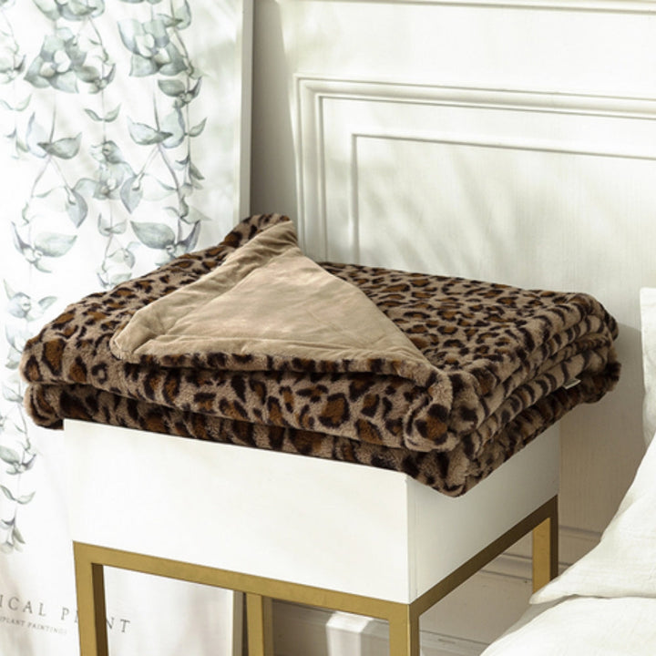 Kunstfelldecke mit Leopardenmuster