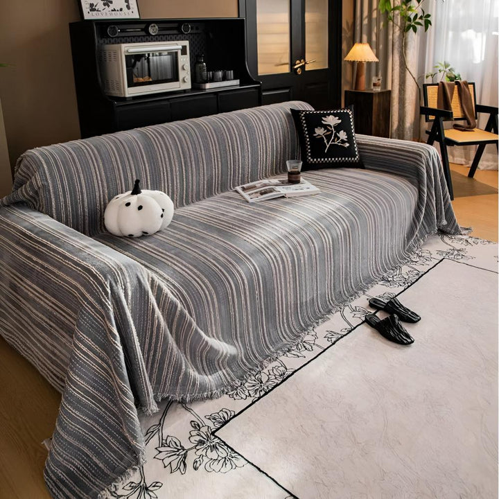 Chenille-Sofawurf mit feinen Streifen
