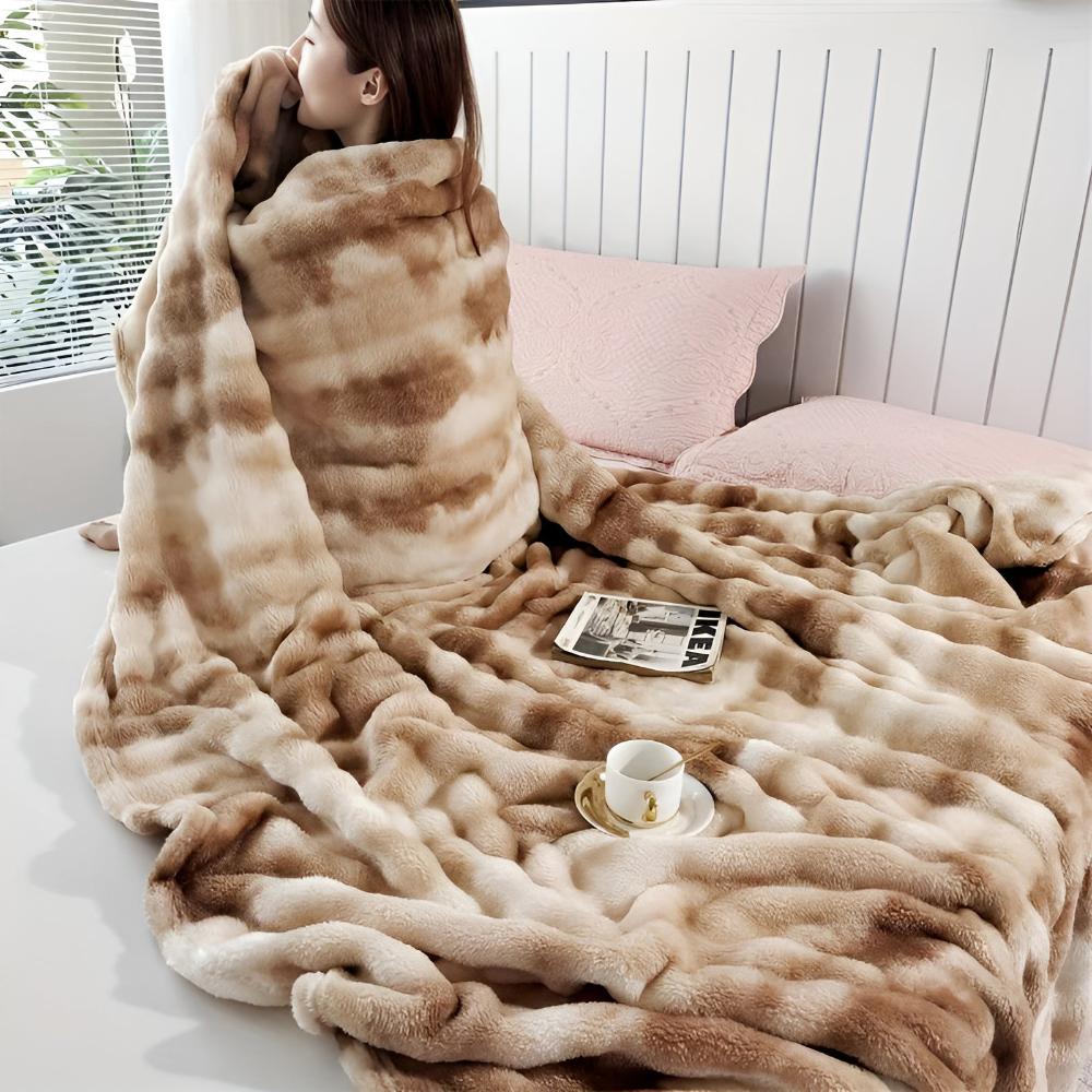 Kuscheldecke aus Kunstfell mit Batikmuster