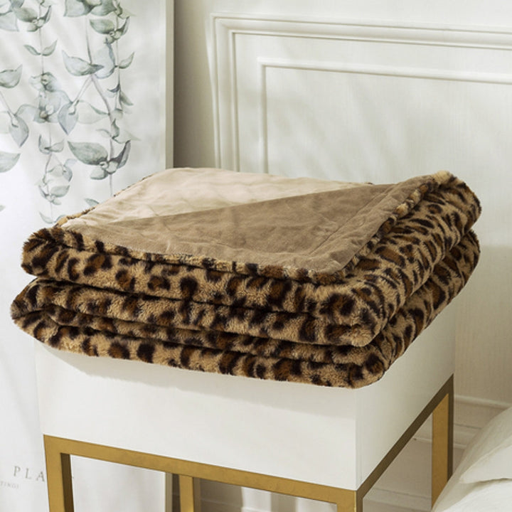 Kunstfelldecke mit Leopardenmuster