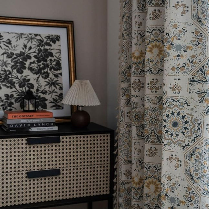 Boho-Vorhang mit Blumenmuster und Quasten