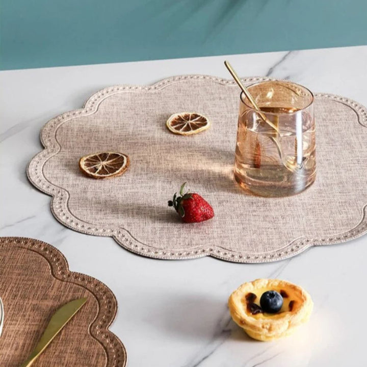 Platzset aus Kunstleder mit gewelltem Rand