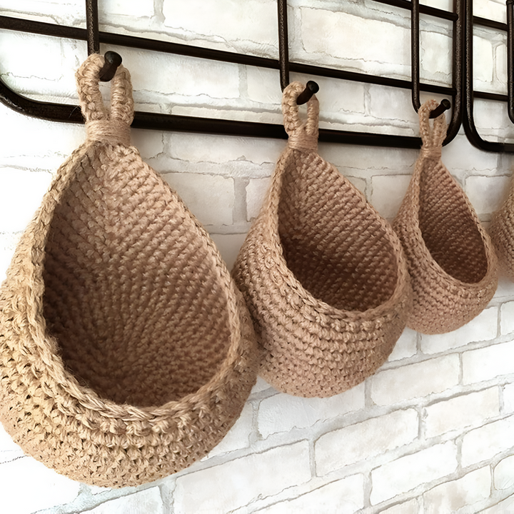 Hängekorb aus geflochtener Jute