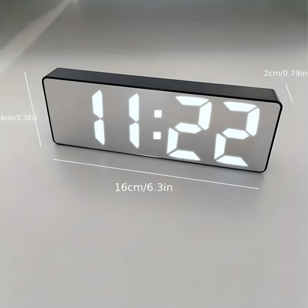 Digitaler LED-Wecker mit Spiegelfront