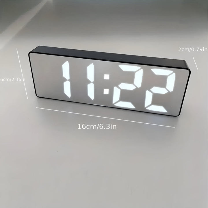 Digitaler LED-Wecker mit Spiegelfront