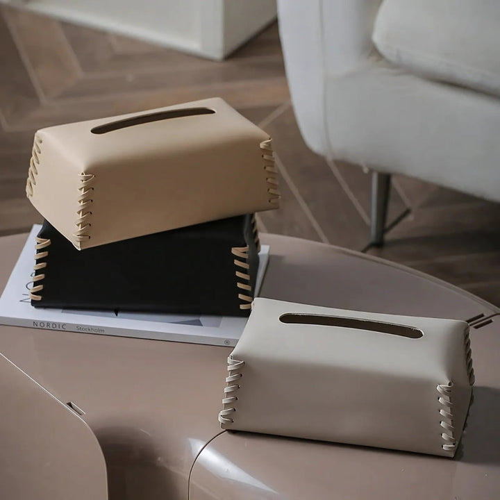 Taschentuchbox aus Kunstleder mit Ziernähten