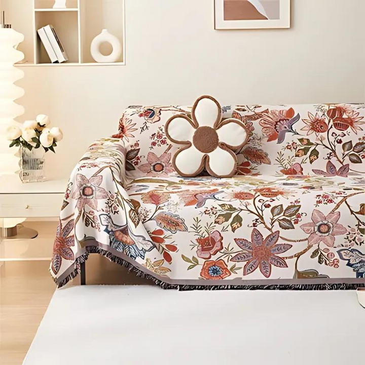 Sofaüberwurf mit Blumenmuster im Landhausstil