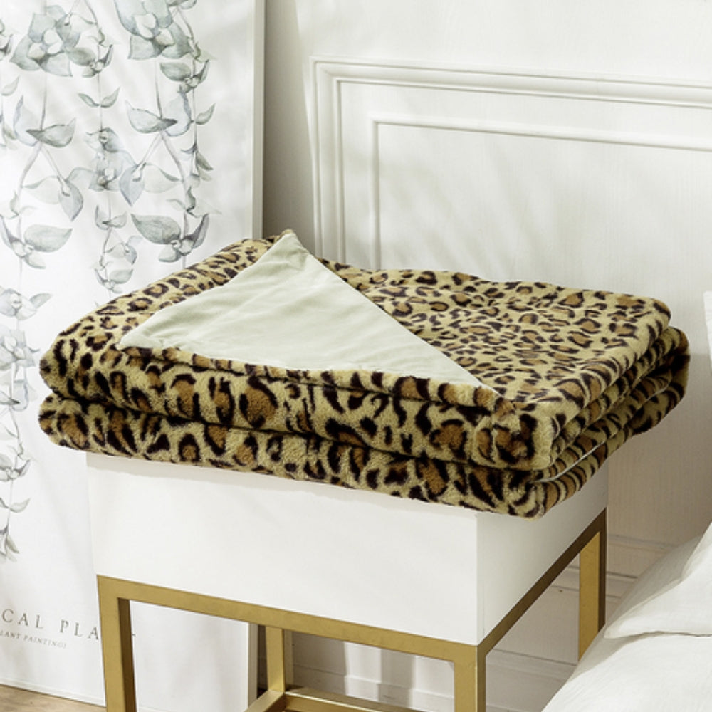 Kunstfelldecke mit Leopardenmuster