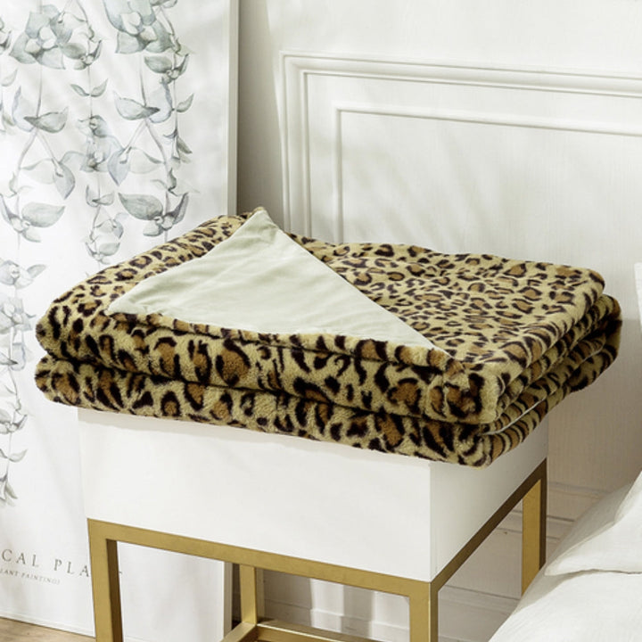 Kunstfelldecke mit Leopardenmuster