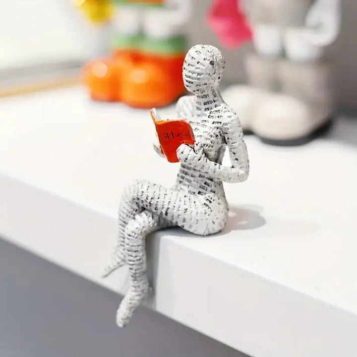 Figur einer lesenden Frau aus Kunstharz