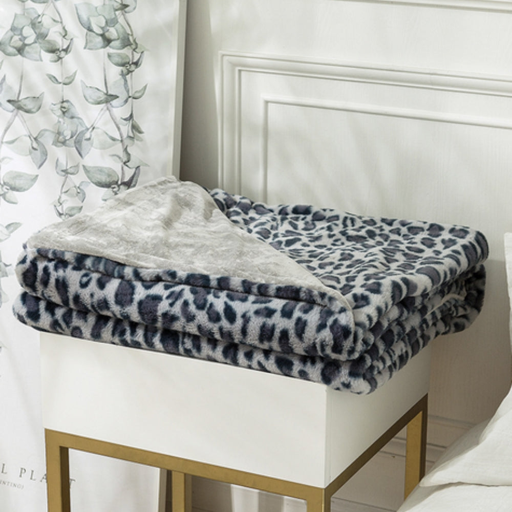 Kunstfelldecke mit Leopardenmuster