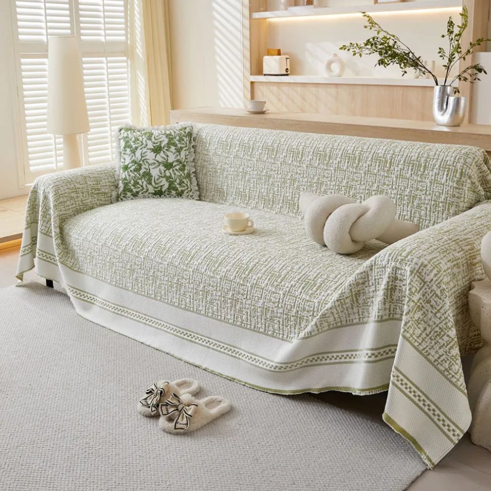 Sofaüberwurf aus Eisseide für den Sommer