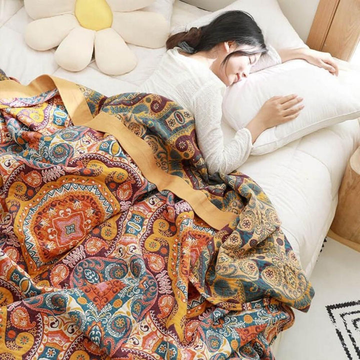 Kühlende Boho-Wendedecke für den Sommer