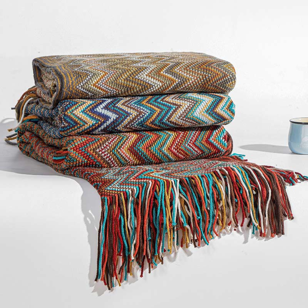 Farbige Zickzack-Strickdecke mit Quasten