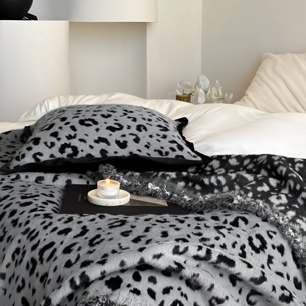 Kuscheldecke in Nerzoptik mit Leopardenmuster 140 x 160 cm