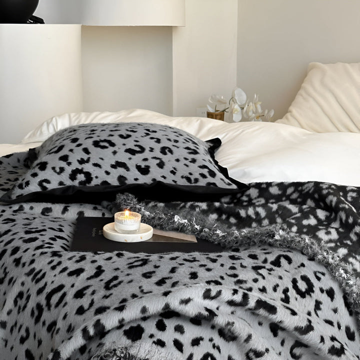 Kuscheldecke in Nerzoptik mit Leopardenmuster 140 x 160 cm