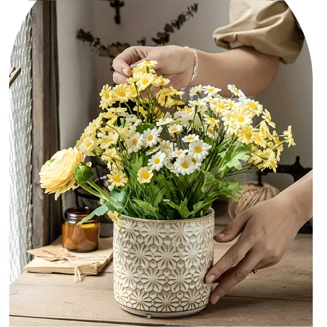 Keramik-Utensilienhalter mit erhabenem Blumenrelief
