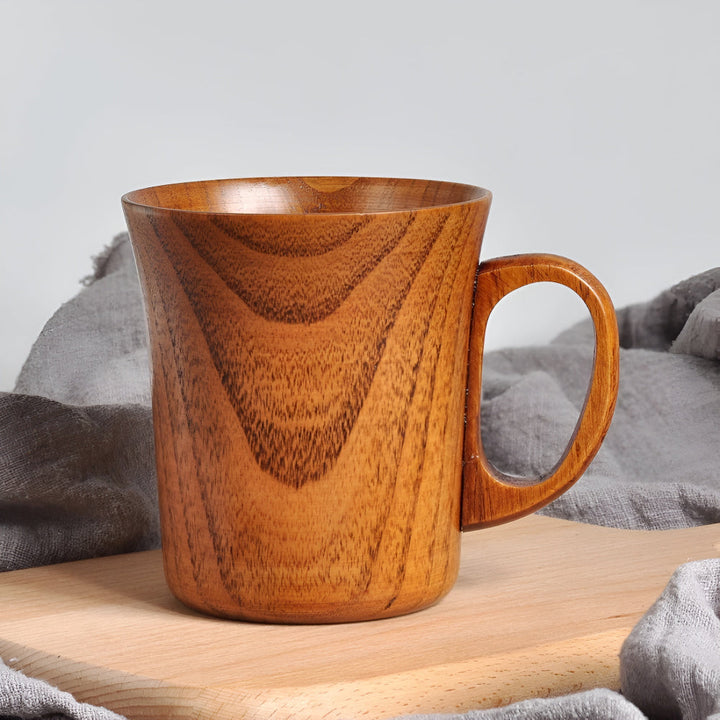 Holzbecher im japanischen Stil