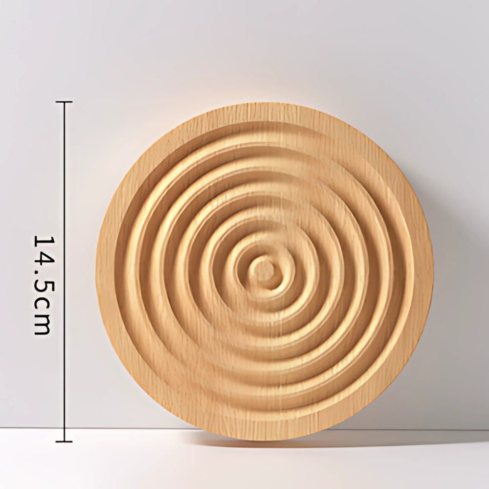 Serviertablett aus Holz mit Rillenmuster